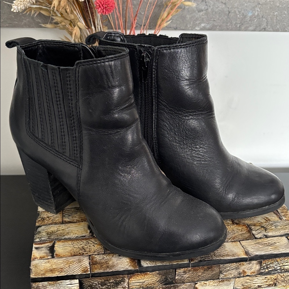 ALDO (6) Leather Ankle Boots Zipper Elastic Gusset 3" Heel Black - US 6 - Picture 3 of 12